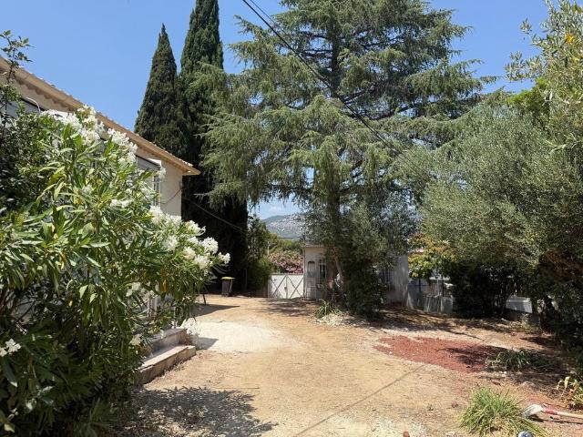 Maison de 2 chambres de luxe en vente à Toulon, France