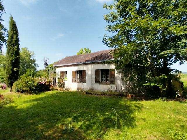 SOUS OFFRE ! Maison de 2 chambres sur 8000m2 de terrain au calme et sans vis à vis dans le Périgord Vert