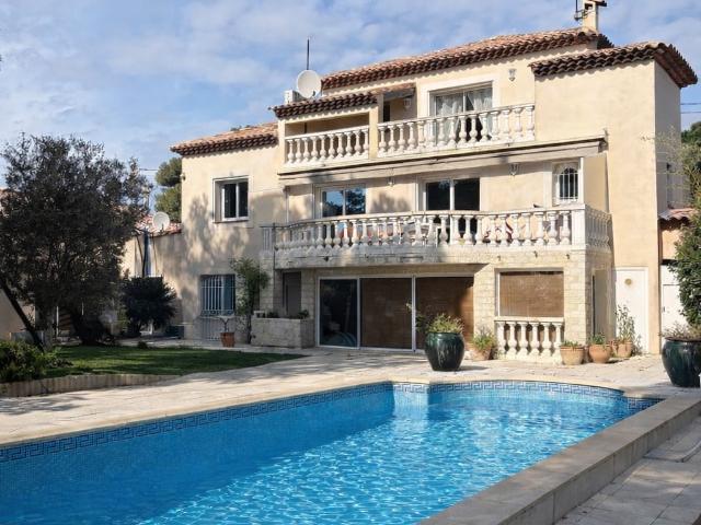 Maison de 300m2 proche de la Mer à Sausset les pins