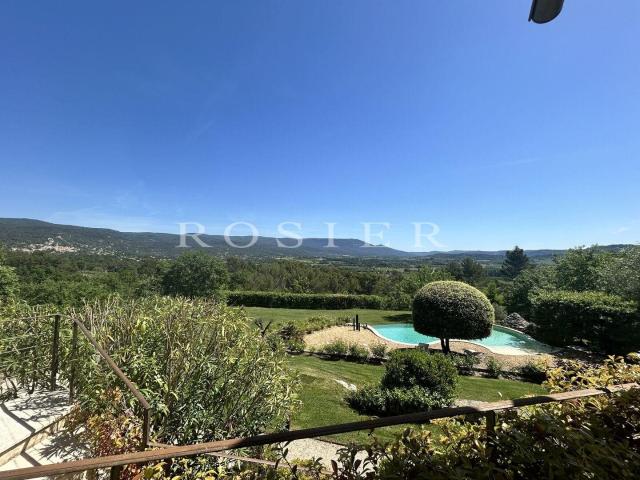 Maison de 325 m² avec grand terrain à Saint Saturnin lès Apt. 325m² Saint Saturnin lès Apt