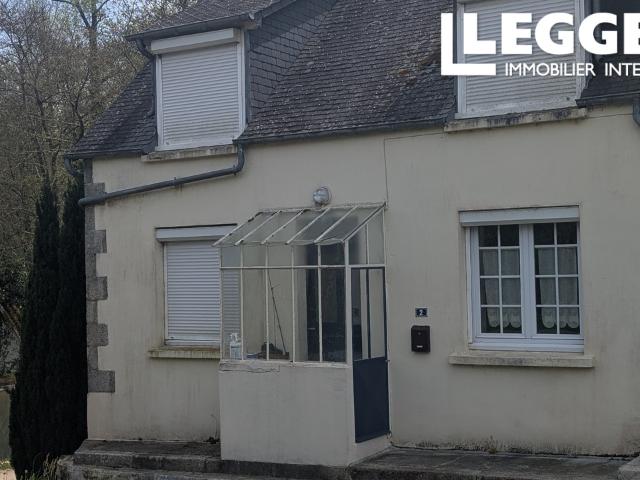 Maison de 3/4 chambres bien entretenue en bordure de rivière avec garage, jardin et dépendances
