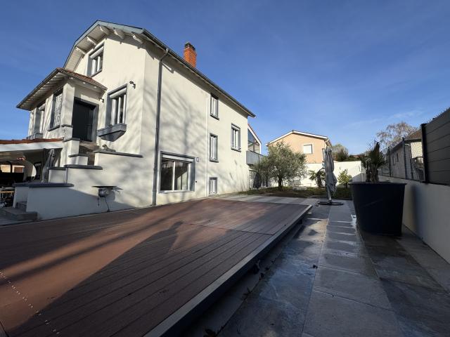 Maison de 350 m2 sur 805 m2 de terrain