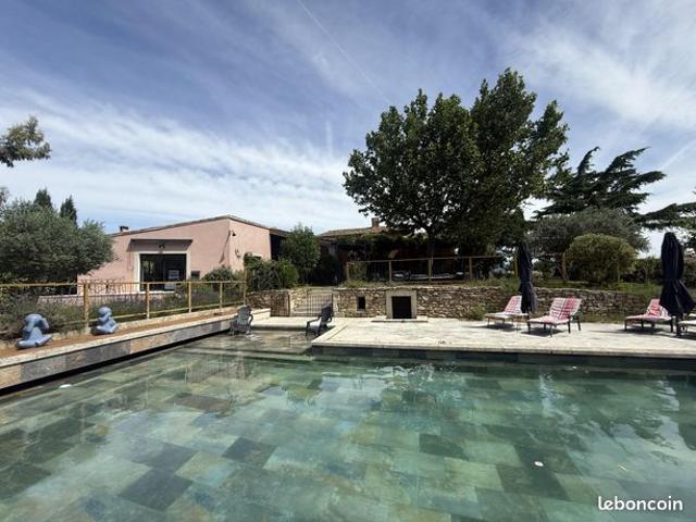 Maison de 376 m² à Robion | Vue sur le Luberon | Terrasse et jardin
