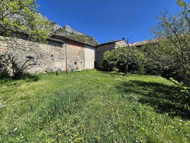 Maison de 380 m2 à rénover avec jardin de 529 m2