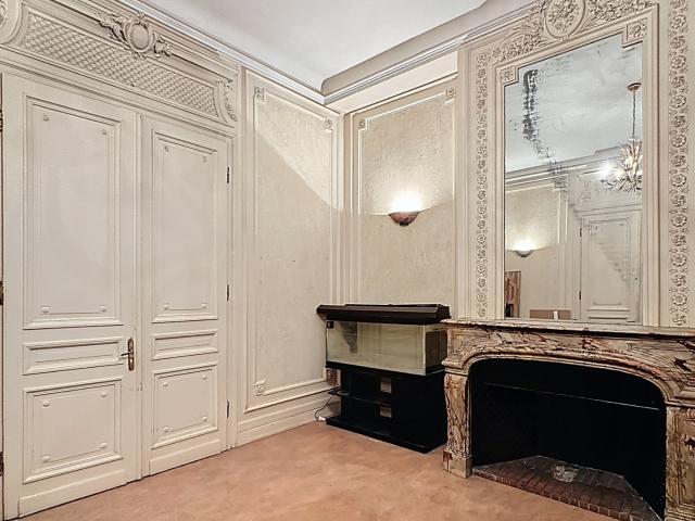 MAISON DE 380M2 AVEC 2 STATIONNEMENTS SUR LILLE CENTRE