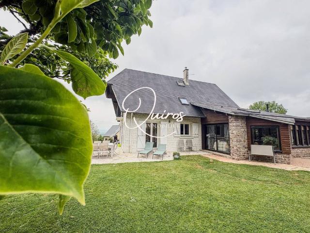 Maison de 7 chambres de luxe en vente à Vire, Normandie