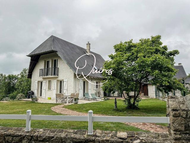 Maison de 7 chambres de luxe en vente à Vire, Normandie
