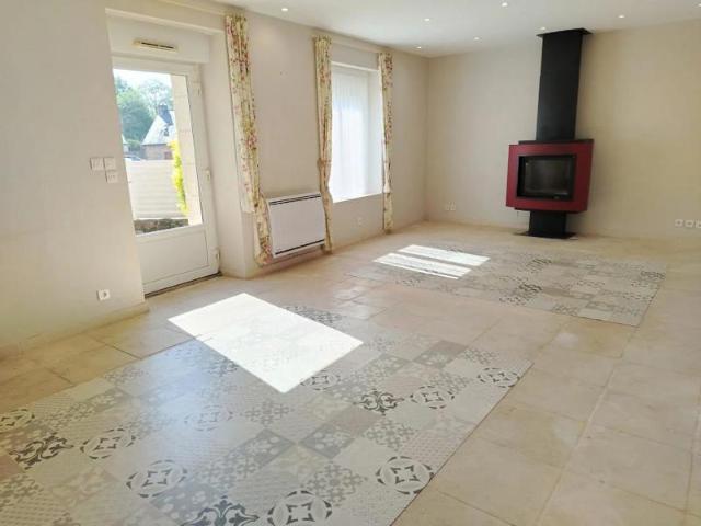 Maison en pierre rénovée de 192 m² à Plumergat