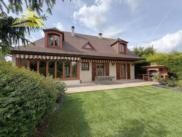 Maison de 7 pièces de luxe en vente à Mandres les Roses, Île de France