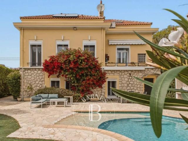 Maison de 7 pièces de luxe en vente à Marseille, France