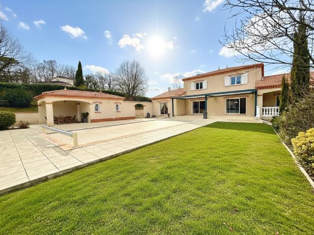 Maison de 7 pièces de luxe en vente à Montauban, France