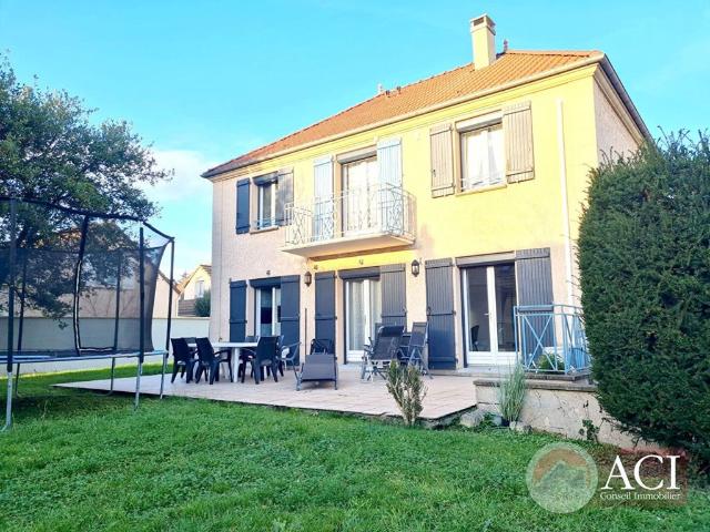 Maison de 7 pièces de luxe en vente à Montmagny, France