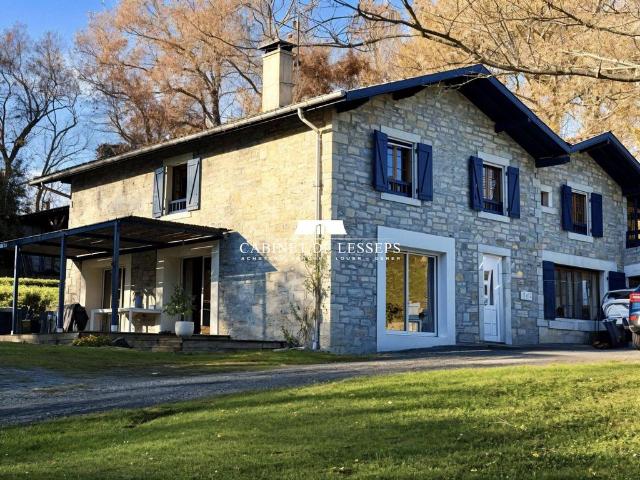 Maison de 7 pièces de luxe en vente à Mouguerre, France
