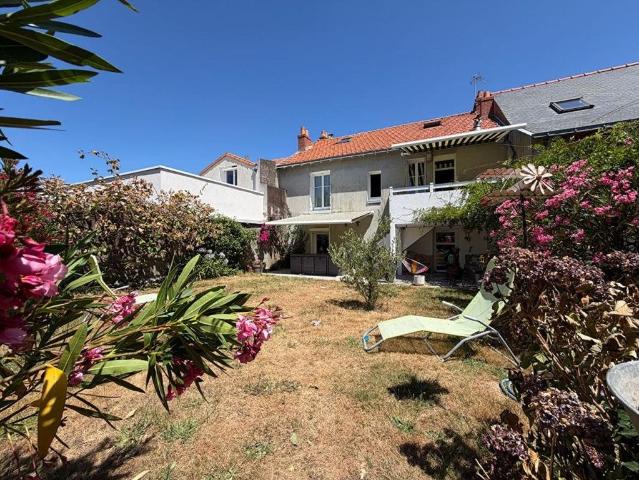 Maison de 7 pièces de luxe en vente à Nantes, France