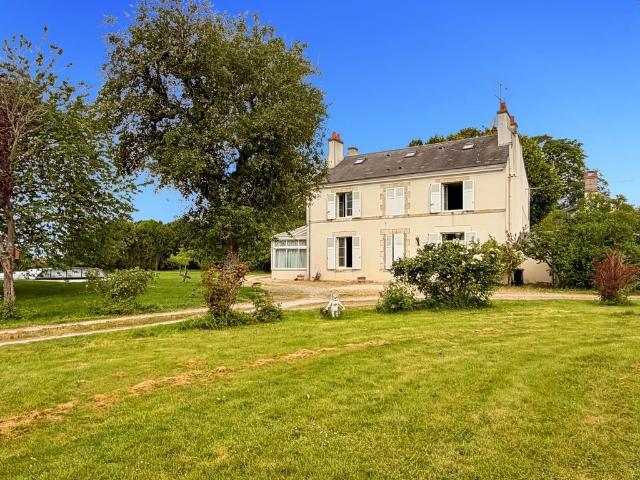 Maison de 7 pièces de luxe en vente à Neuville aux Bois, Centre