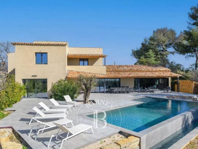 Maison de 7 pièces de luxe en vente à Ollioules, Provence Alpes Côte d'Azur