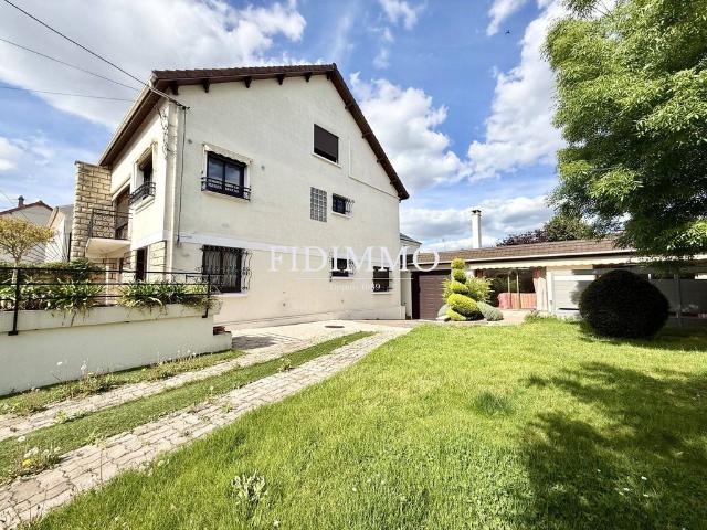 Maison de 7 pièces de luxe en vente à Ormesson sur Marne, France
