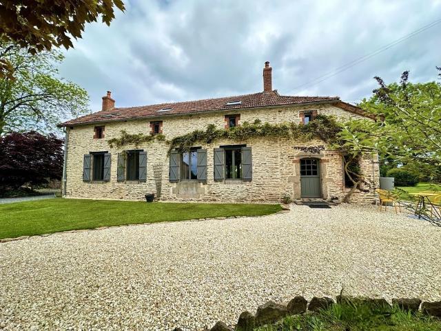 Maison de 7 pièces de luxe en vente à Bussière Saint Georges, Nouvelle Aquitaine
