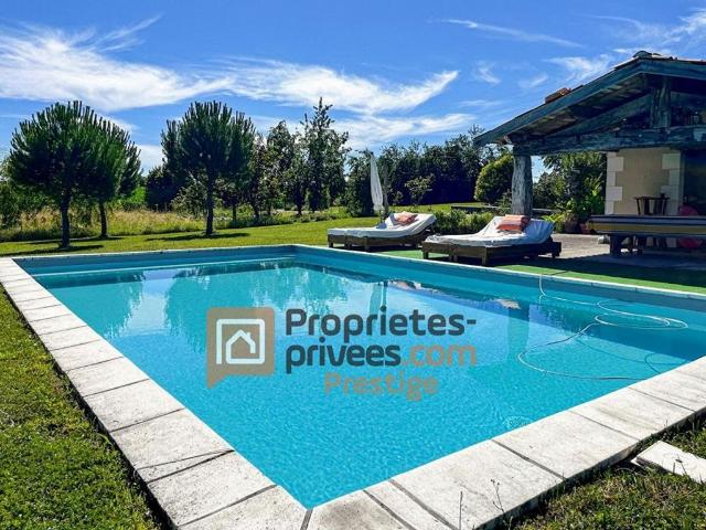 Maison de 7 pièces de luxe en vente à Barbezieux Saint Hilaire, France