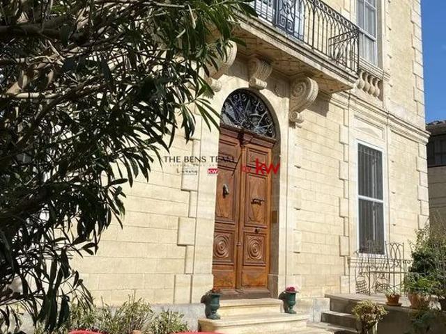 Maison de 7 pièces de luxe en vente à Beauvoisin, France