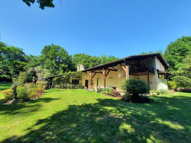 Maison de 7 pièces de luxe en vente à Blasimon, Nouvelle Aquitaine
