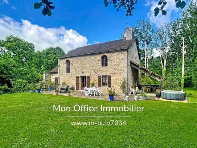 Maison de 7 pièces de luxe en vente à Cuissai, Normandie