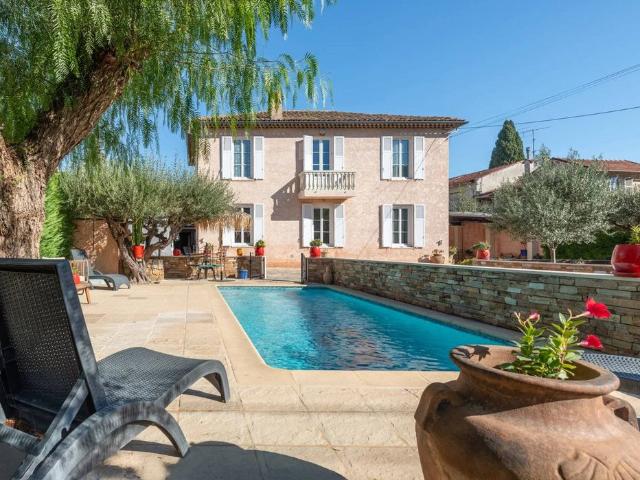 Maison de 7 pièces de luxe en vente à Cannes La Bocca, France