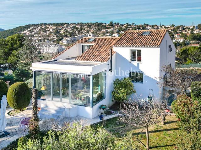 Maison de 7 pièces de luxe en vente à Carnoux en Provence, Provence Alpes Côte d'Azur