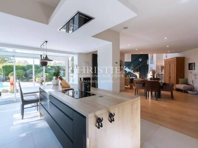 Maison de 7 pièces de luxe en vente à Léognan, France