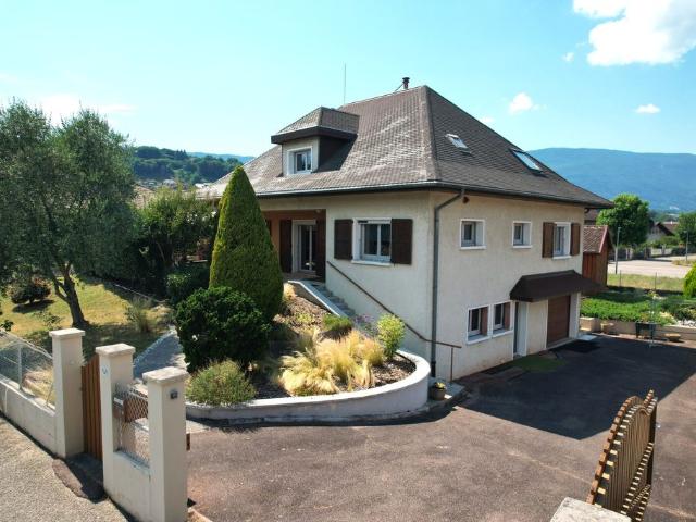 Maison de 7 pièces de luxe en vente à Chambéry, France