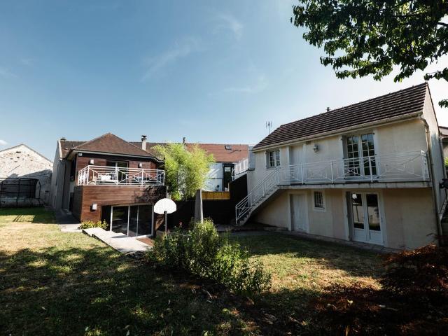 Maison de 7 pièces de luxe en vente à Chilly Mazarin, Île de France