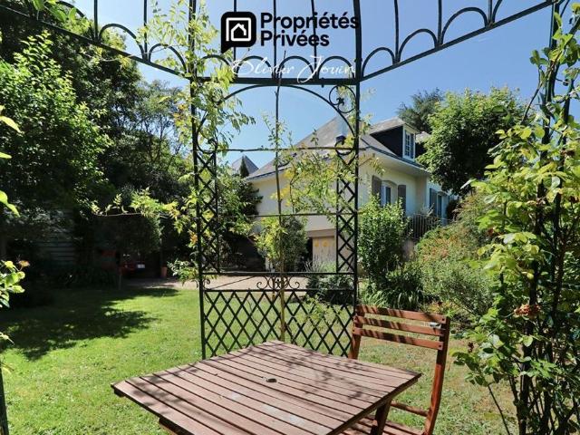 Maison de 7 pièces de luxe en vente à Cholet, France