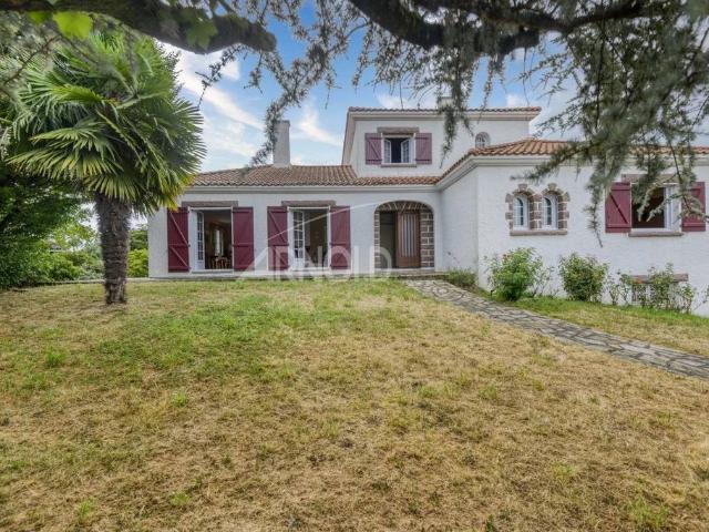 Maison de 7 pièces de luxe en vente à Clisson, France