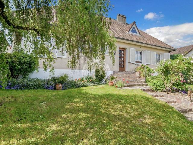 Maison de 7 pièces de luxe en vente à Franconville, France