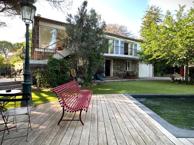 Maison de 7 pièces de luxe en vente à Fréjus, France