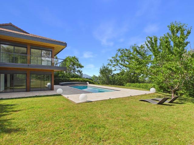 Maison de 7 pièces de luxe en vente à Lucinges, Auvergne Rhône Alpes