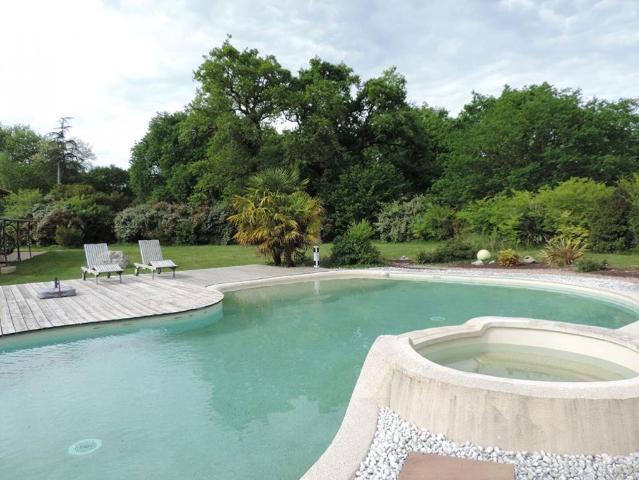 Maison de 7 pièces de luxe en vente à Luglon, France