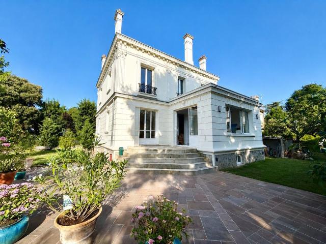 Maison de 7 pièces de luxe en vente à Le Perreux sur Marne, France