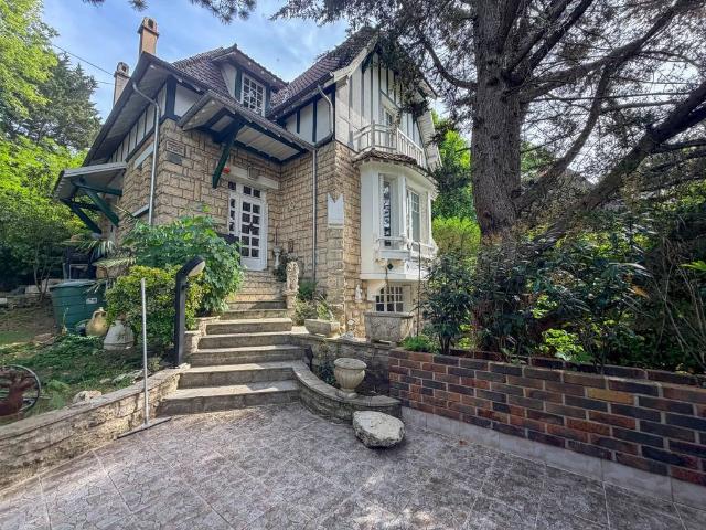 Maison de 7 pièces de luxe en vente à Le Raincy, France