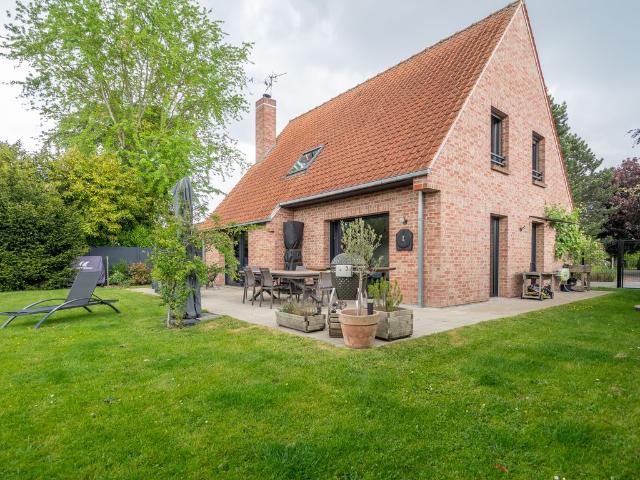 Maison de 7 pièces de luxe en vente à Lesquin, France
