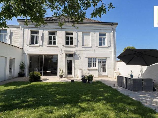 Maison de 7 pièces de luxe en vente à Pont à Marcq, France