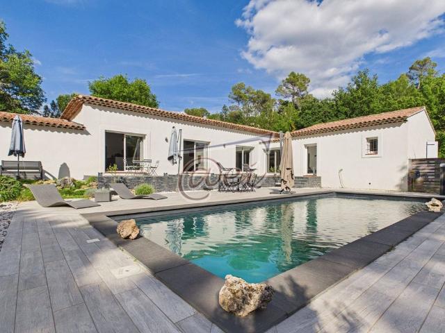 Maison de 7 pièces de luxe en vente à Saint Maximin la Sainte Baume, France