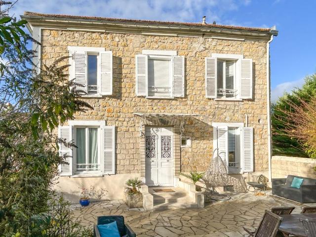 Maison de 7 pièces de luxe en vente à Saint Ouen l'Aumône, Île de France
