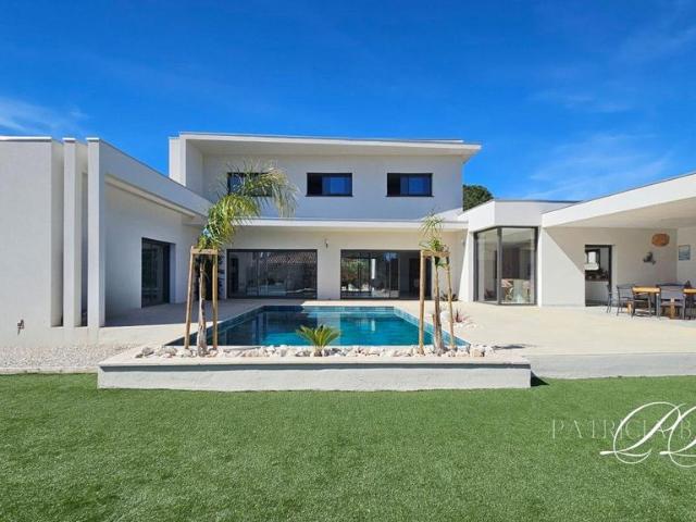 Maison de 7 pièces de luxe en vente à Saint Féliu d'Avall, France