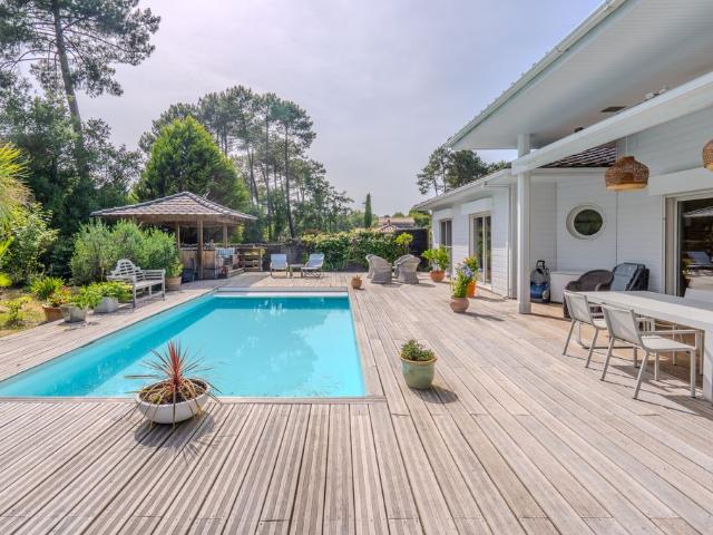 Maison de 7 pièces de luxe en vente à Salles, France