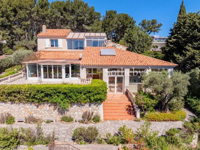 Maison de 7 pièces de luxe en vente à Sanary sur Mer, Provence Alpes Côte d'Azur