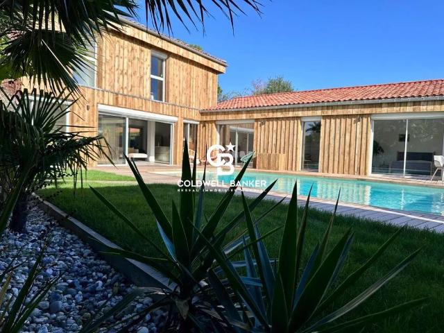 Maison de luxe de 7 pièces en vente à Seignosse, France