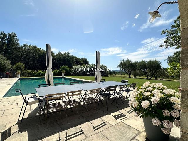 Maison de 7 pièces de luxe en vente à Uzès, France