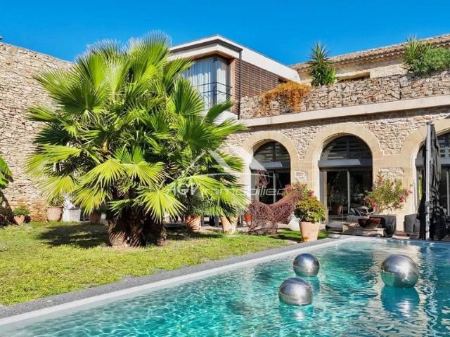 Maison de 7 pièces de luxe en vente à Uchaud, France