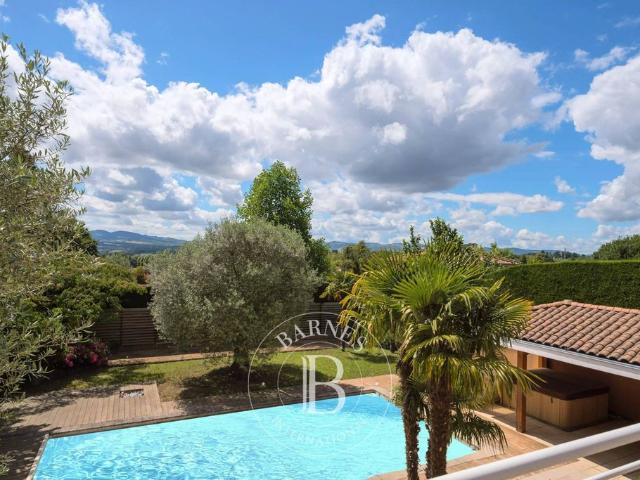 Maison de 7 pièces de luxe en vente à Vourles, Auvergne Rhône Alpes